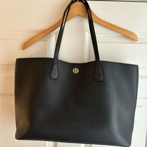 Tory Burch Tote bag purchased from Nordstrom. Inside pockets/magnetic closure.
